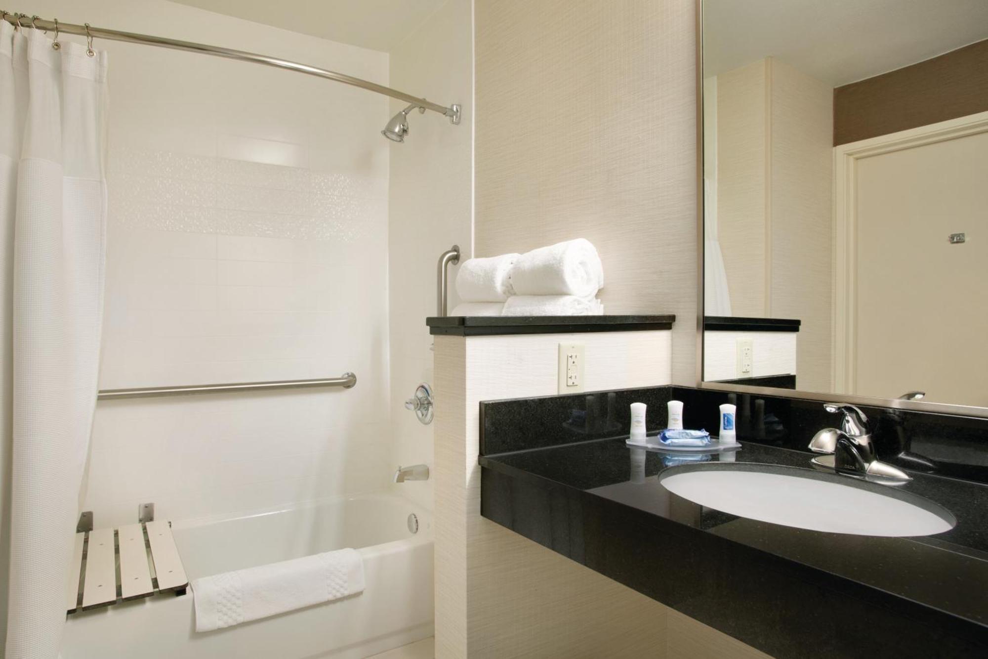 Fairfield Inn & Suites By Marriott Куинси Экстерьер фото